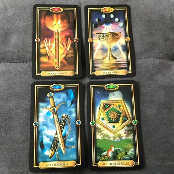 Easy Tarot Kit featuring Gilded Tarot Ciro Marchetti & Spread Sheet - Picture 5 of 11